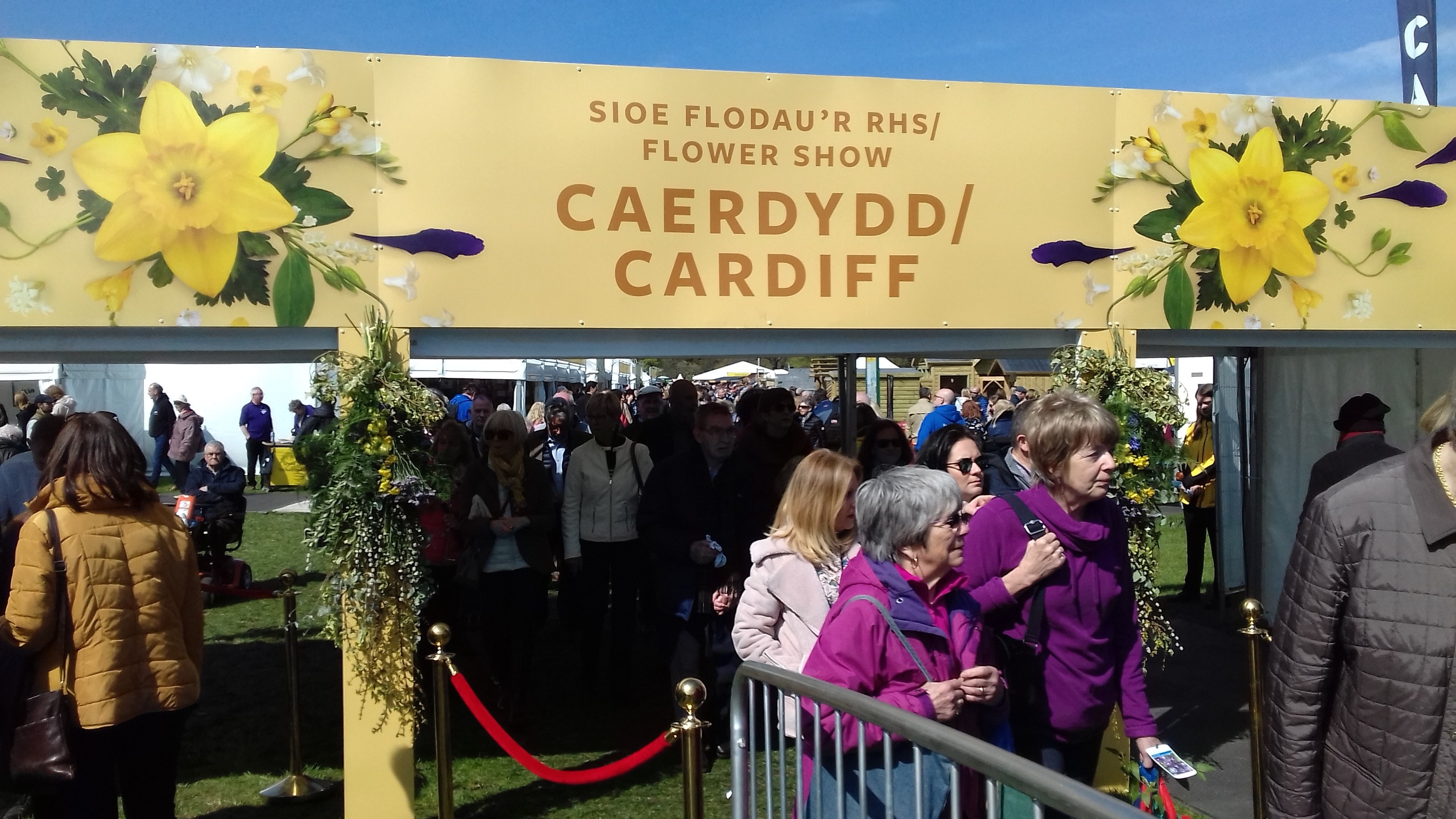 Crowds queuing to enter the show ~RHS cardiff