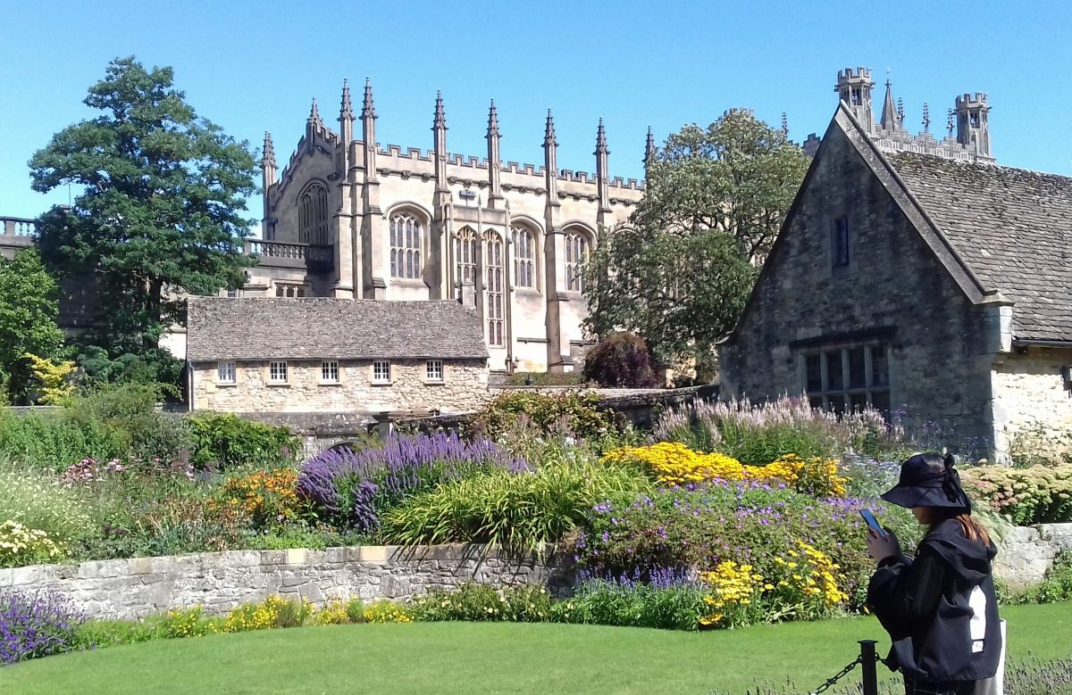 A beautiful garden in front of Christ Church cathedral Oxford