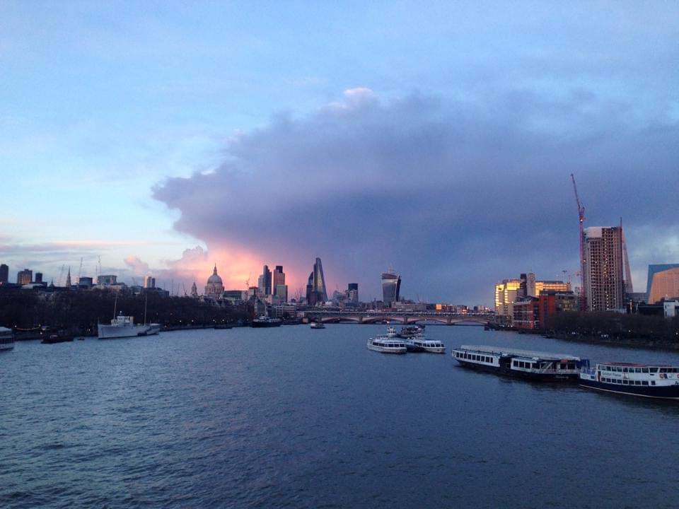 Sunrise over the river Thames near Westminster bridge